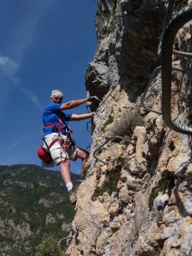 Dario sullo spigolo del 1° pilastro della Via Ferrata (31529 bytes)